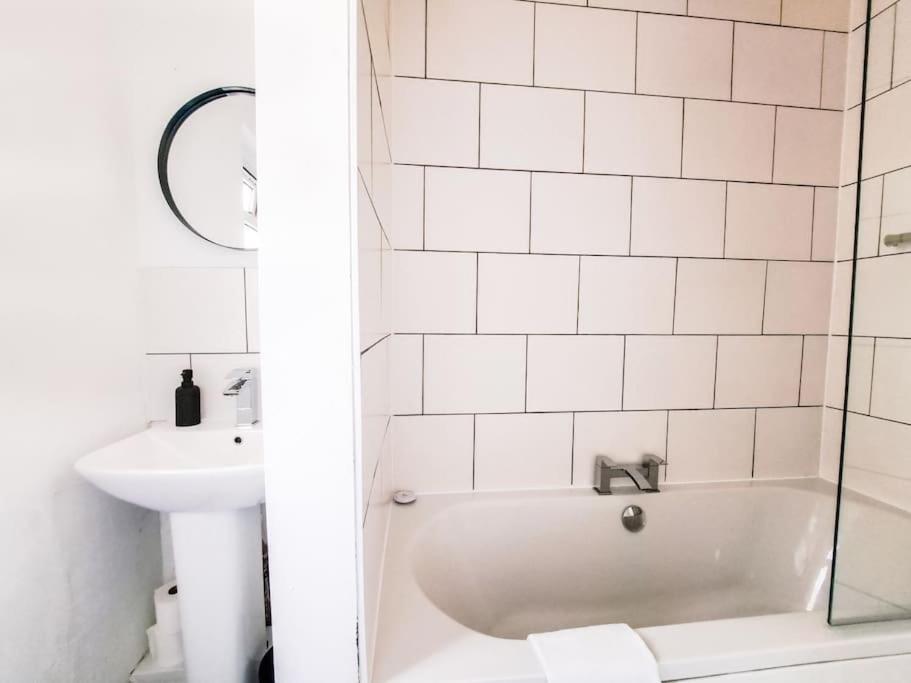 3 Bed Flat Near To Cardiff And Cardiff Bay Lejlighed Eksteriør billede