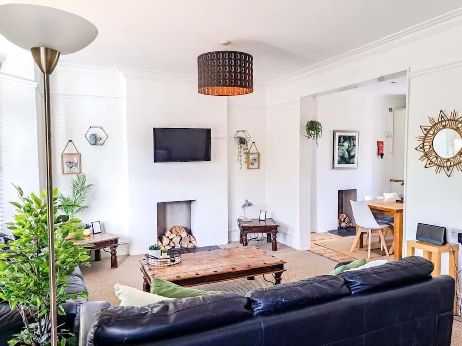 3 Bed Flat Near To Cardiff And Cardiff Bay Lejlighed Eksteriør billede